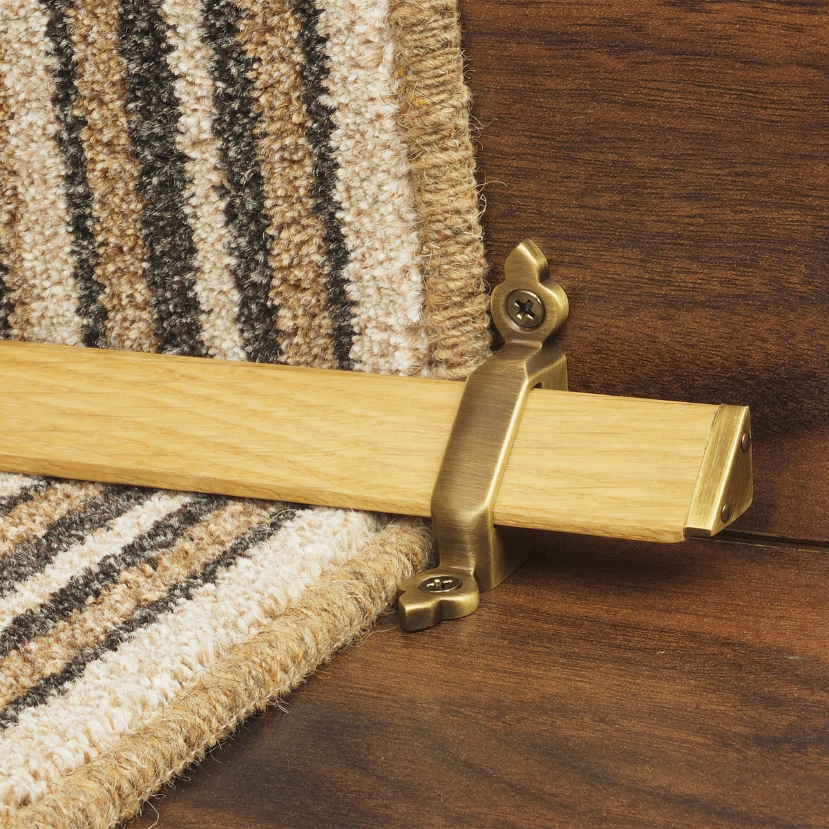 Tudor Antique Brass Light Wood Stair Rod