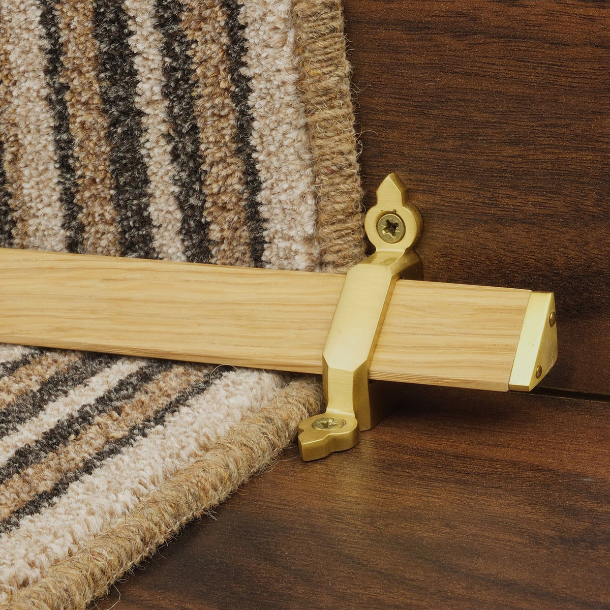 Tudor Satin Brass Light Wood Stair Rod
