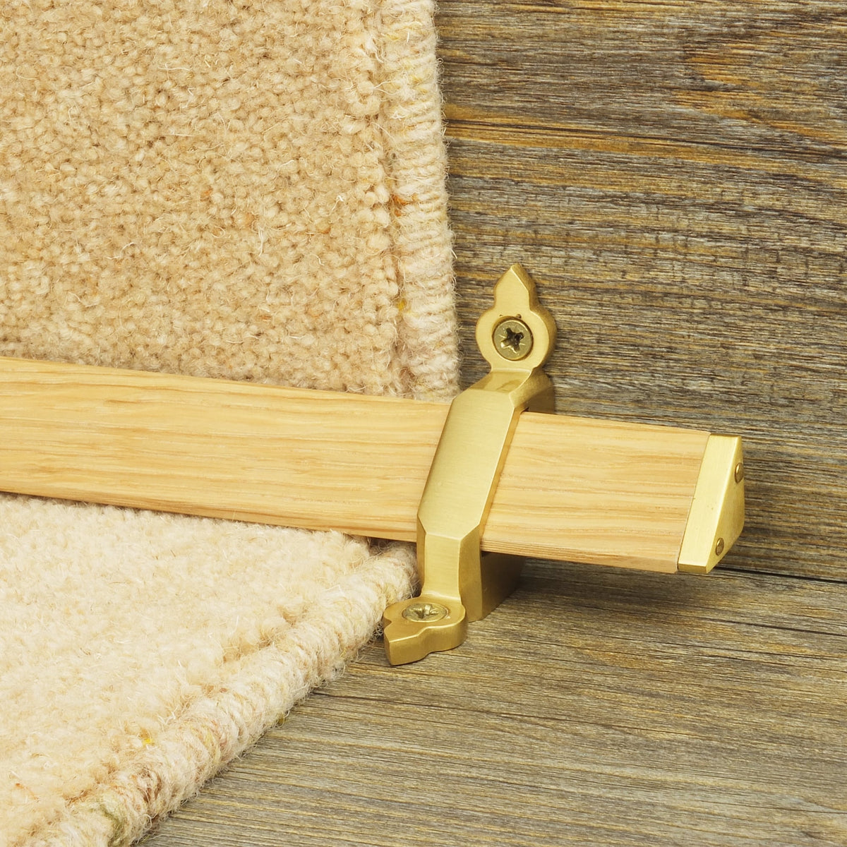Tudor Satin Brass Light Wood Stair Rod