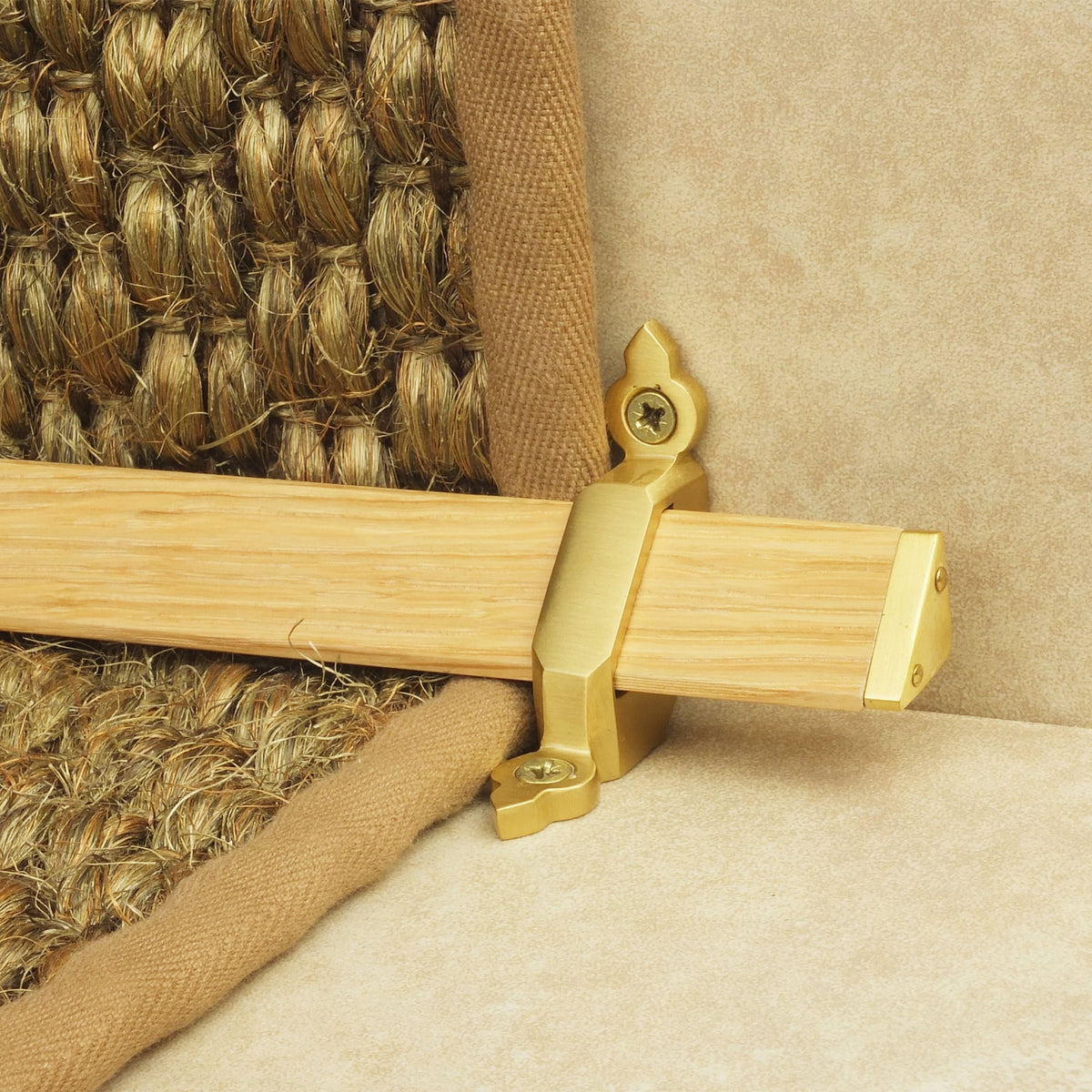 Tudor Satin Brass Light Wood Stair Rod