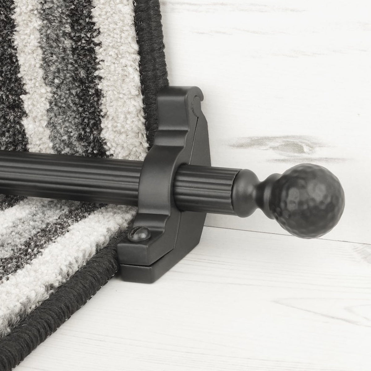Eastern Promise Black Dune Reeded Tringles D'Escalier