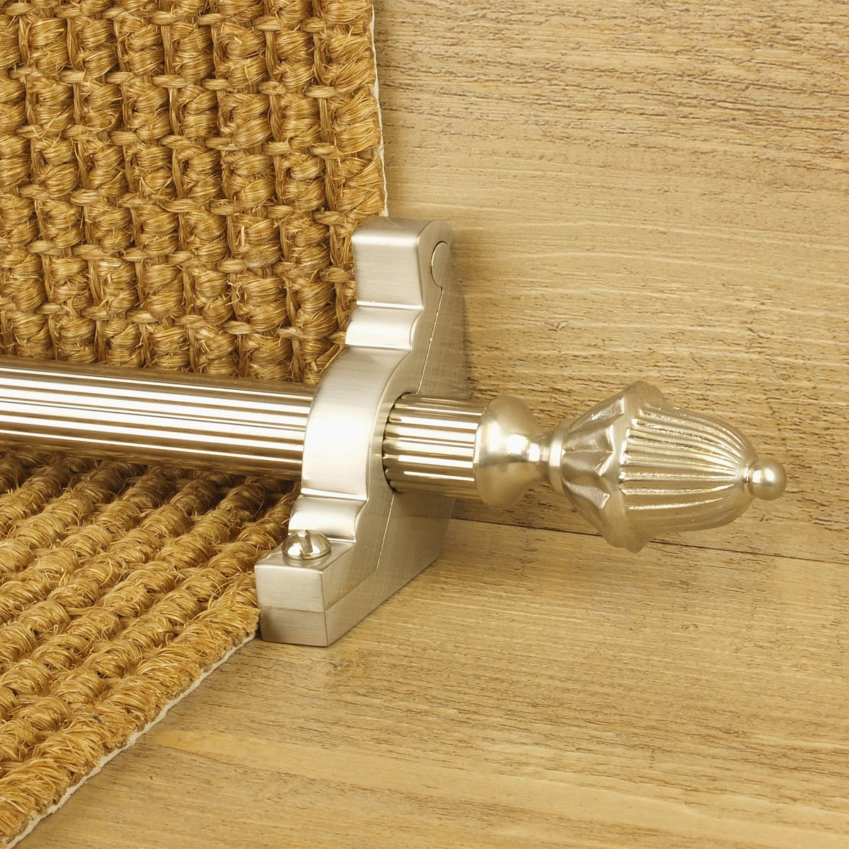 Eastern Promise Satin Nickel Dubai Reeded Treppenstangen