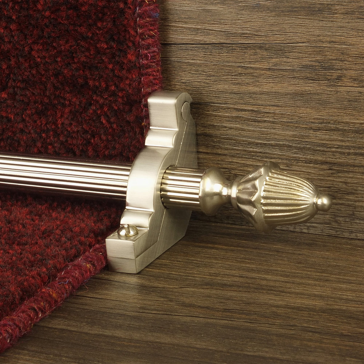 Eastern Promise Satin Nickel Dubai Reeded Treppenstangen