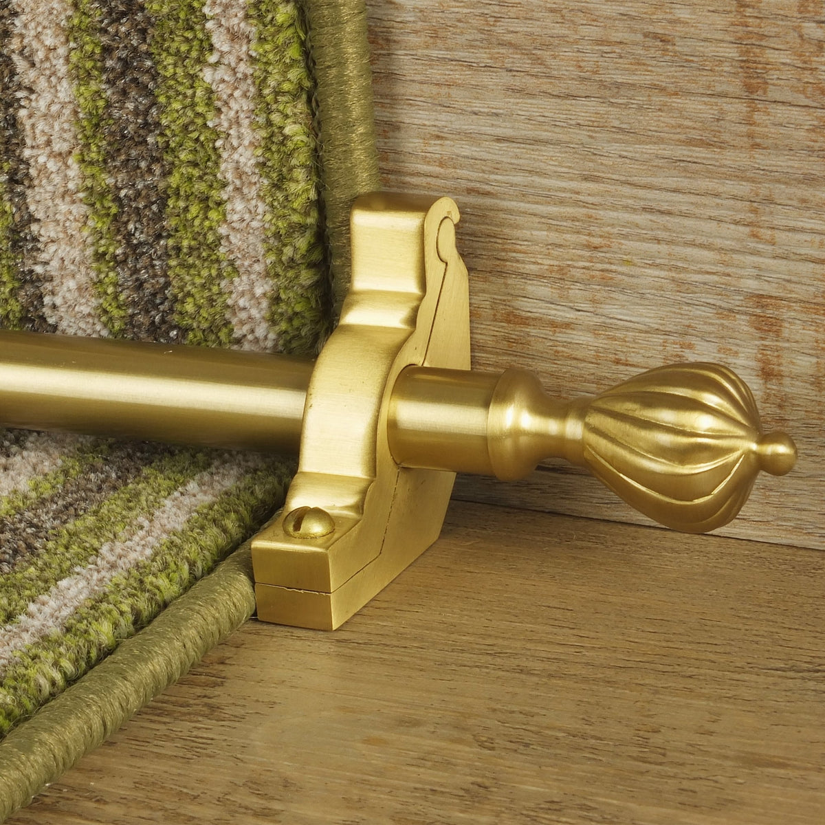 Eastern Promise Satin Brass Cairo Plain Tringles D'Escalier