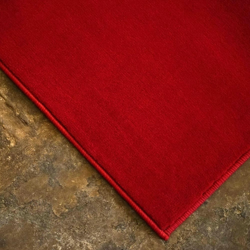 Schlichter roter Teppichläufer für die Hochzeit