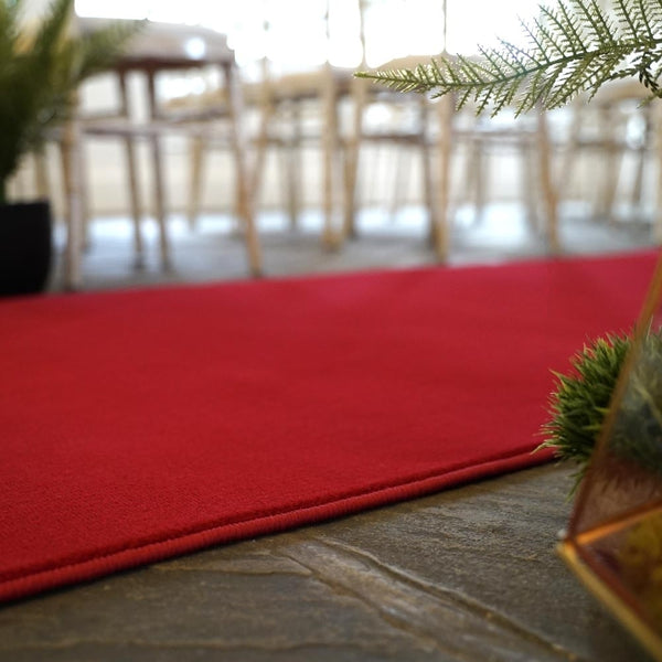 Schlichter roter Teppichläufer für die Hochzeit