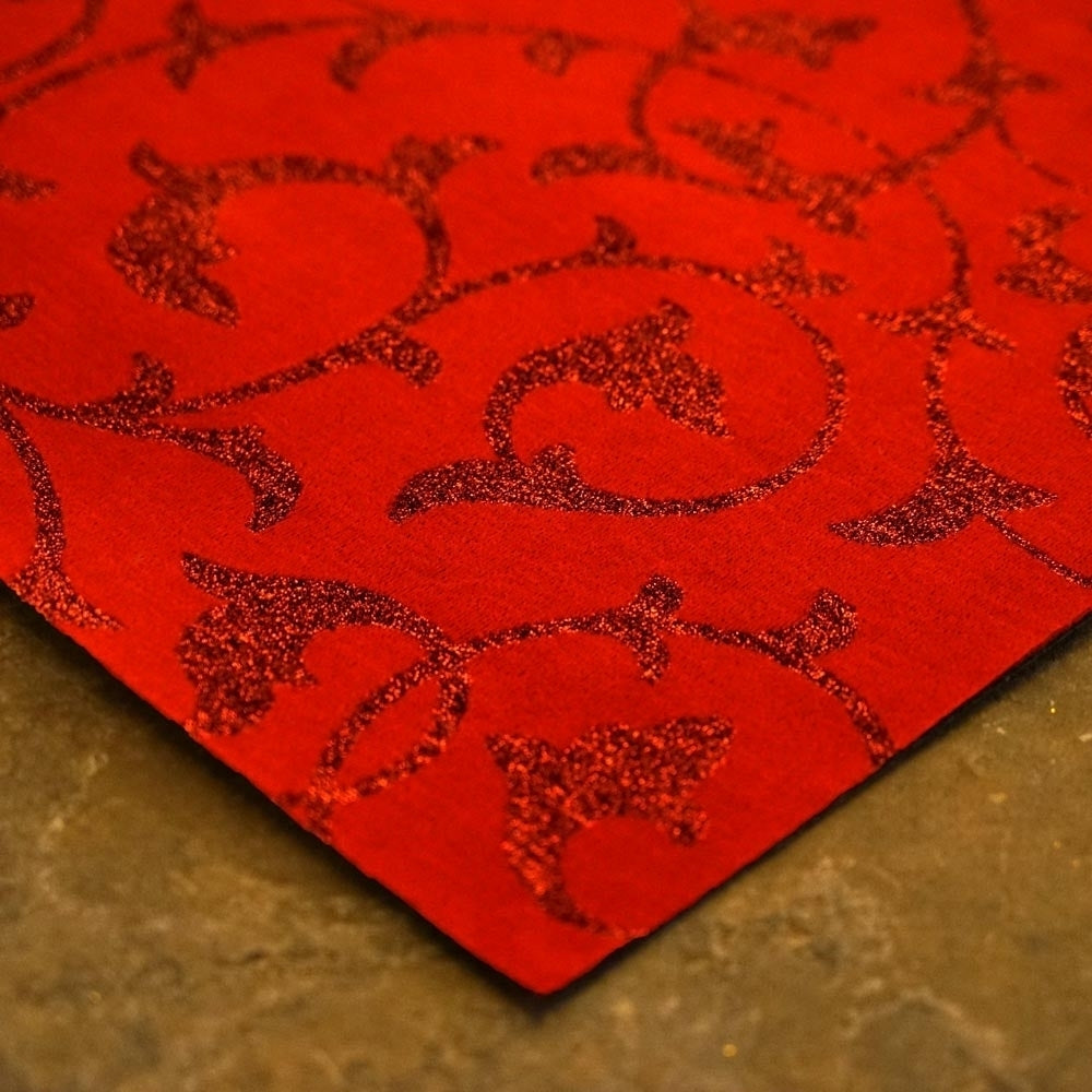 Gerollter roter Teppichläufer für die Hochzeit