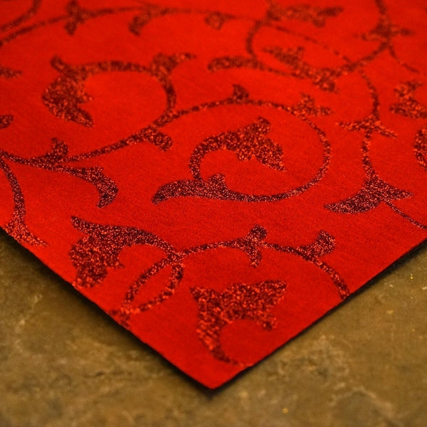 Gerollter roter Teppichläufer für die Hochzeit