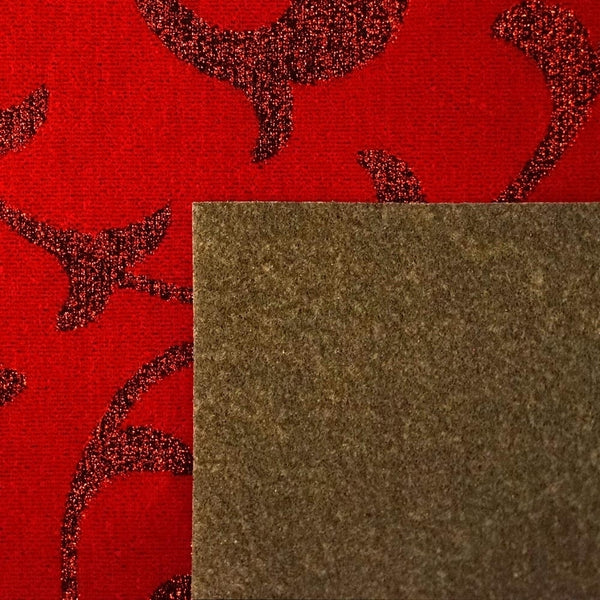 Gerollter roter Teppichläufer für die Hochzeit