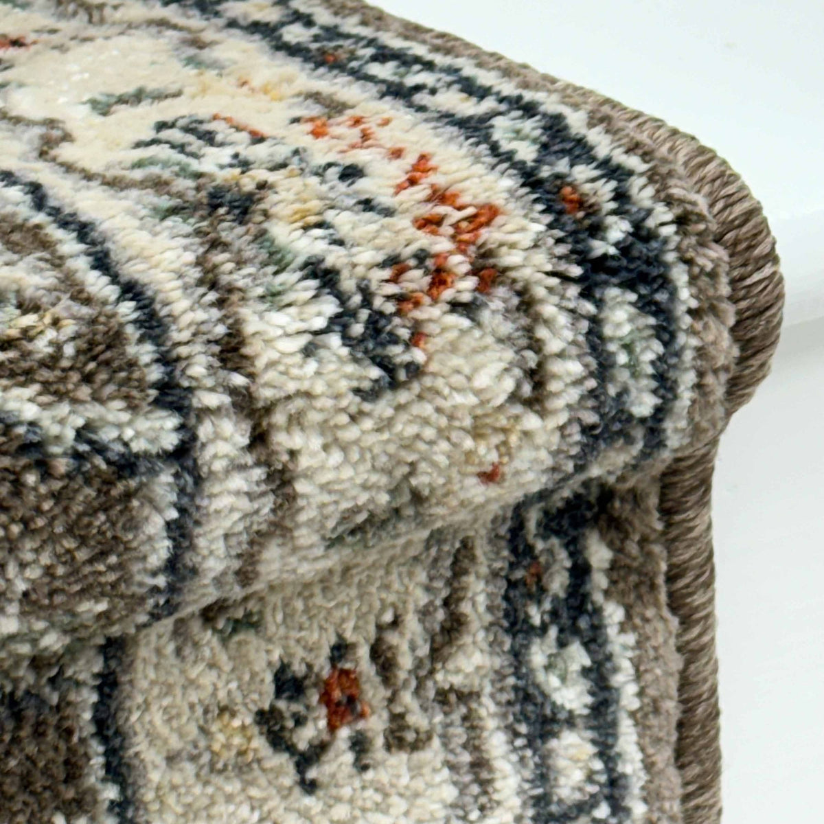 Montville Coraline Latte Alabaster Stair Runner