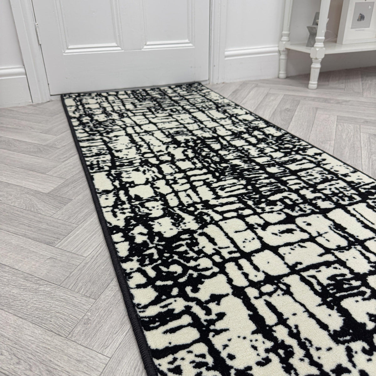 Gotham City Onyx Rug Runner