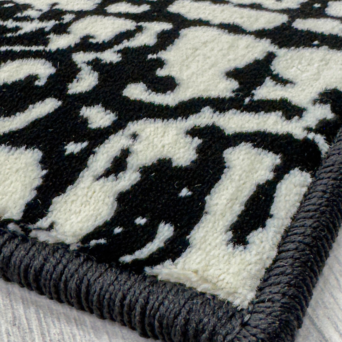 Gotham City Onyx Rug Runner