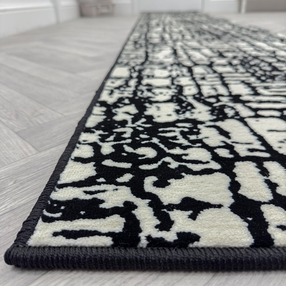 Gotham City Onyx Rug Runner