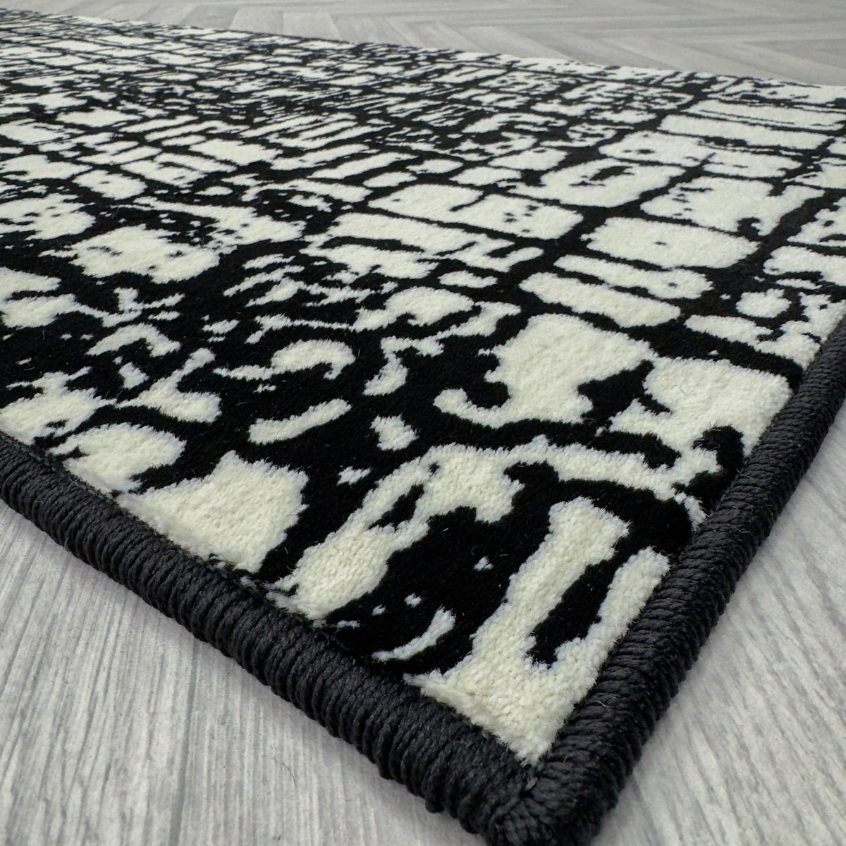 Gotham City Onyx Rug Runner