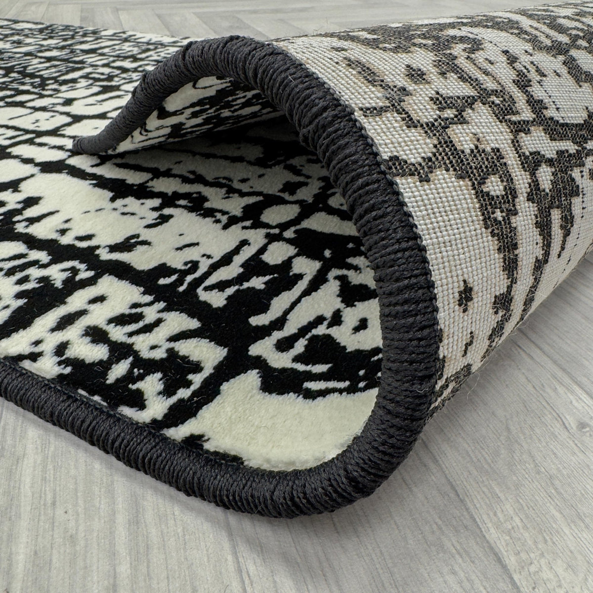 Gotham City Onyx Rug Runner