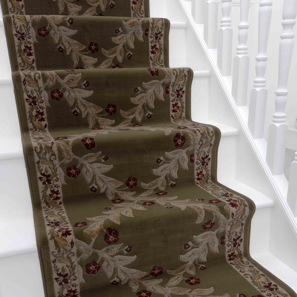 Incredible Laurel Wreath Stair Runner