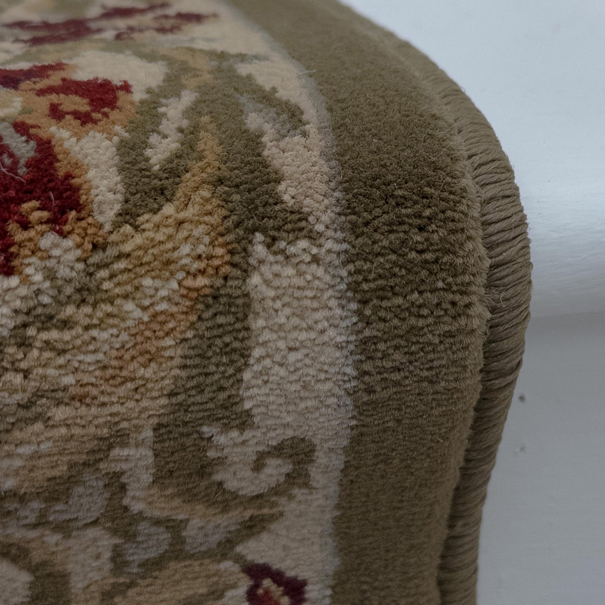 Incredible Laurel Wreath Stair Runner