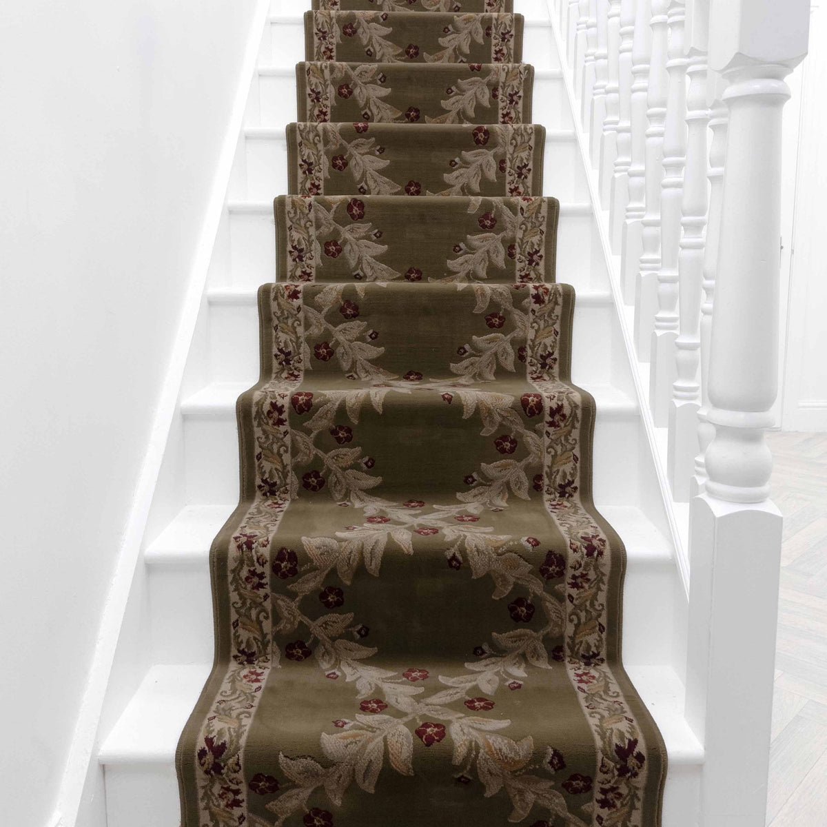 Incredible Laurel Wreath Stair Runner