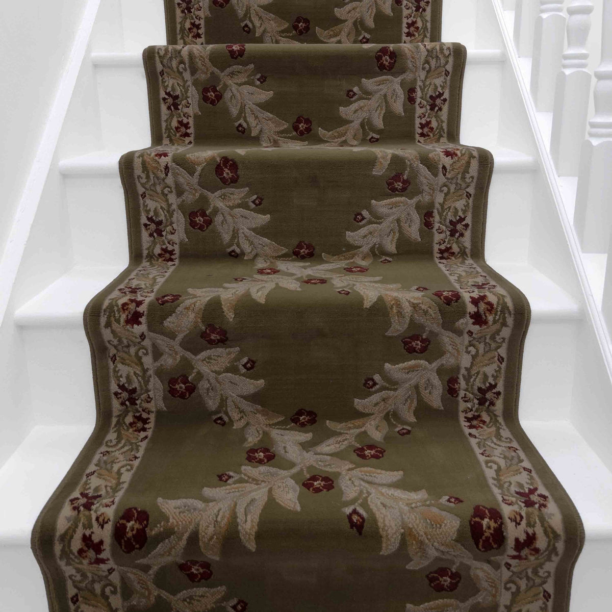 Incredible Laurel Wreath Stair Runner