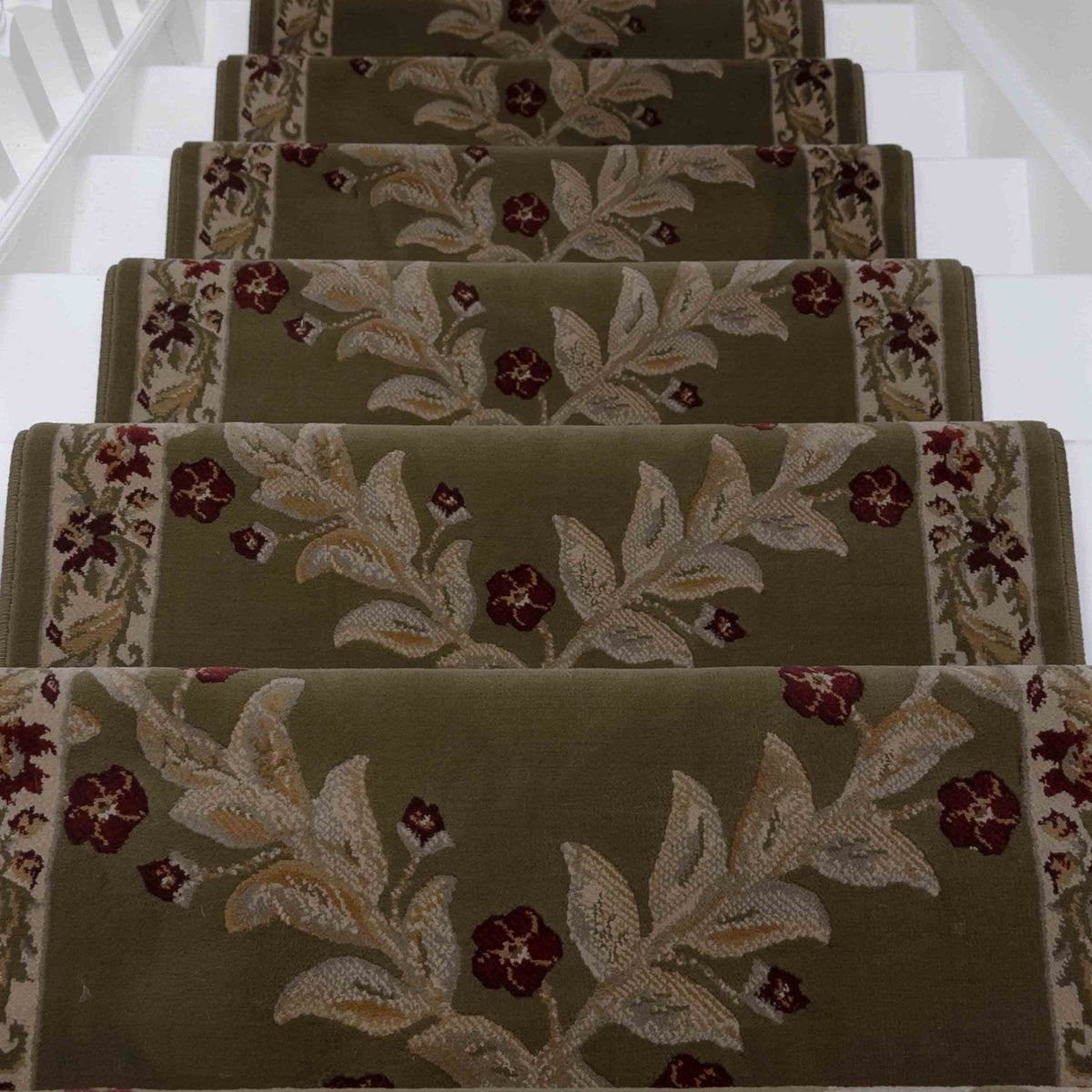 Incredible Laurel Wreath Stair Runner