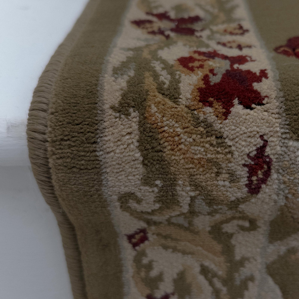 Incredible Laurel Wreath Stair Runner