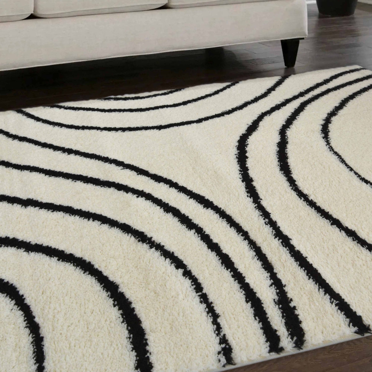 Snug Iso Black Rug