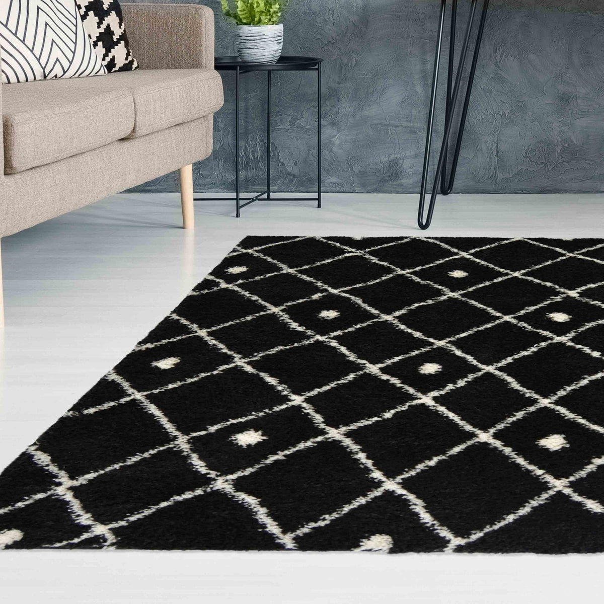Snug Nomadic Black Rug