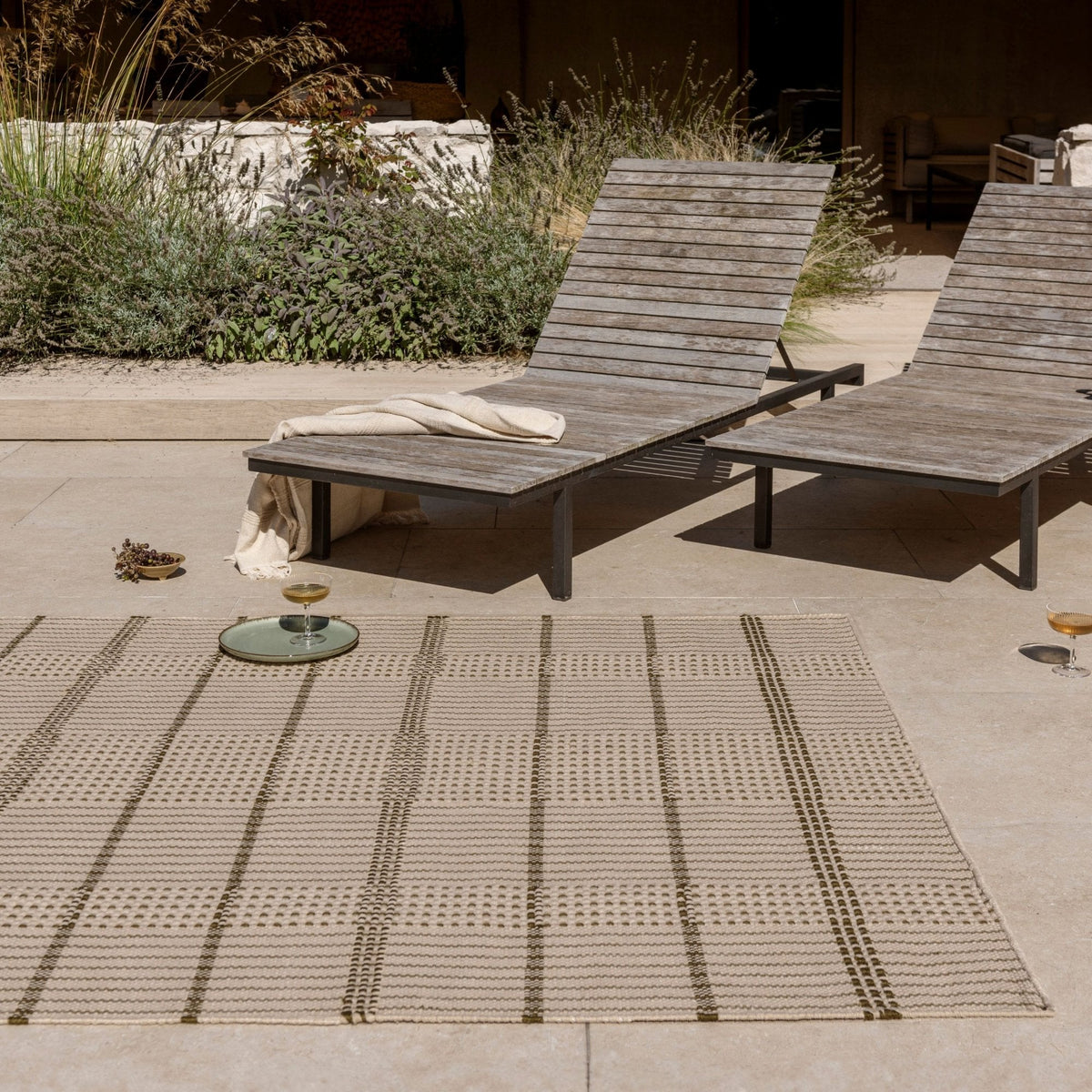 Zona Stitch Olive Outdoor Rug