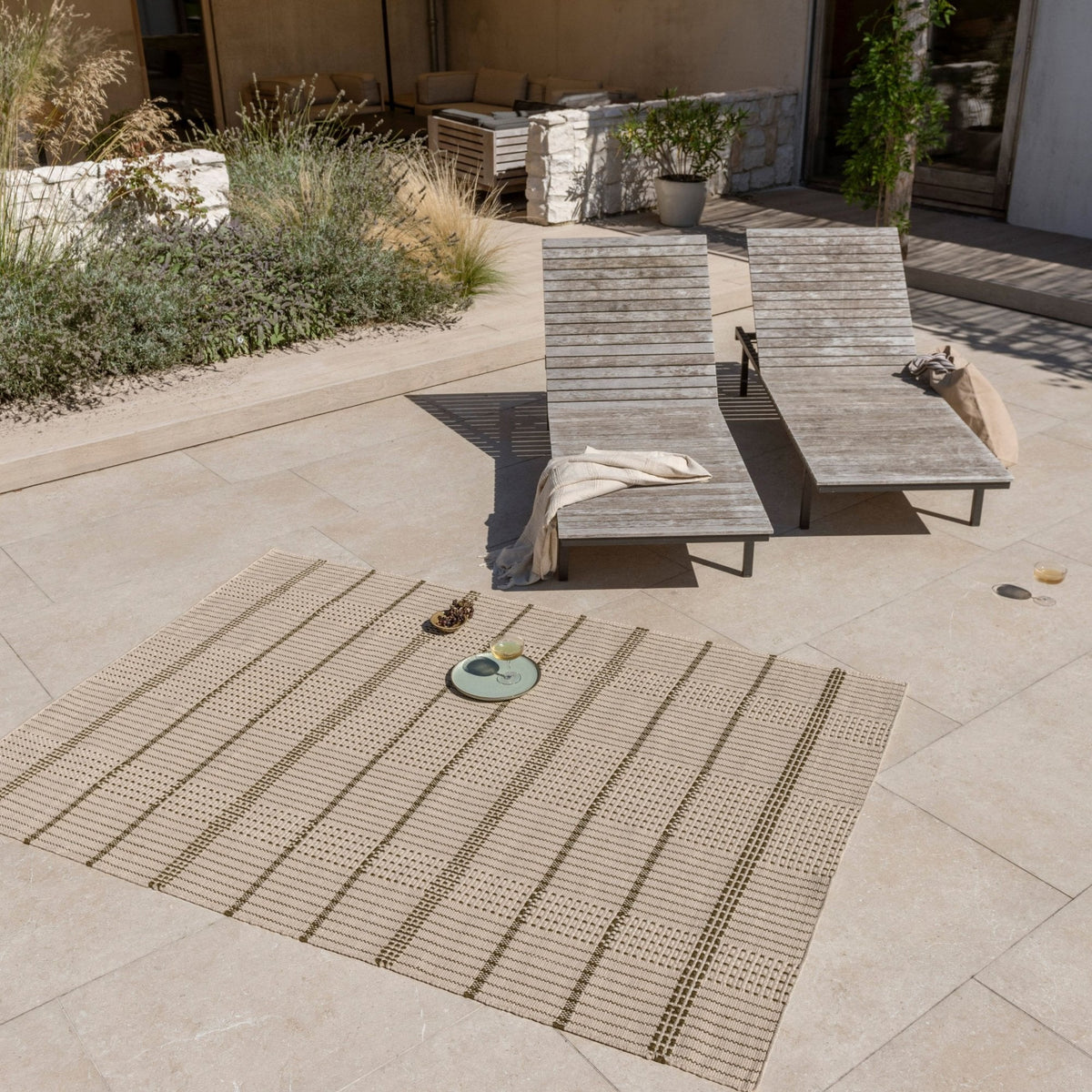 Zona Stitch Olive Outdoor Rug