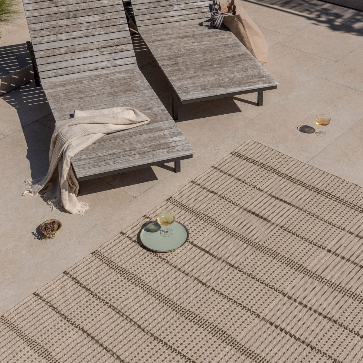 Zona Stitch Olive Outdoor Rug
