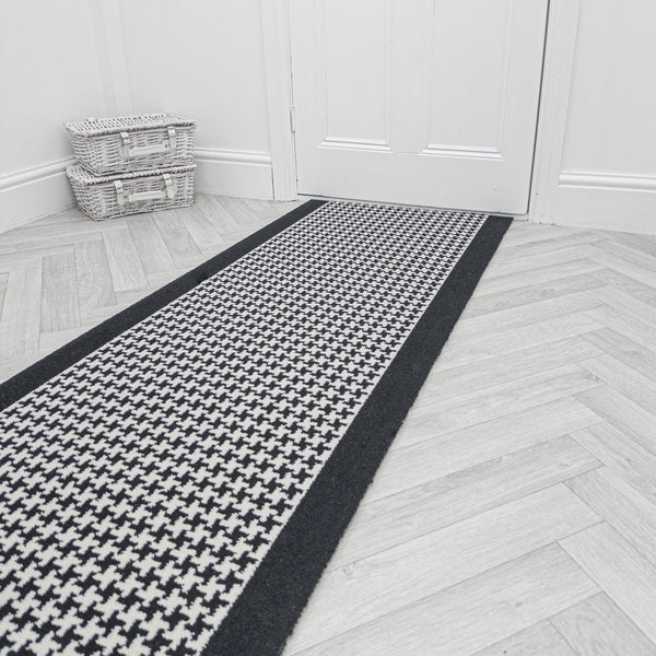 Poule Black 250405 Hallway Carpet Runner