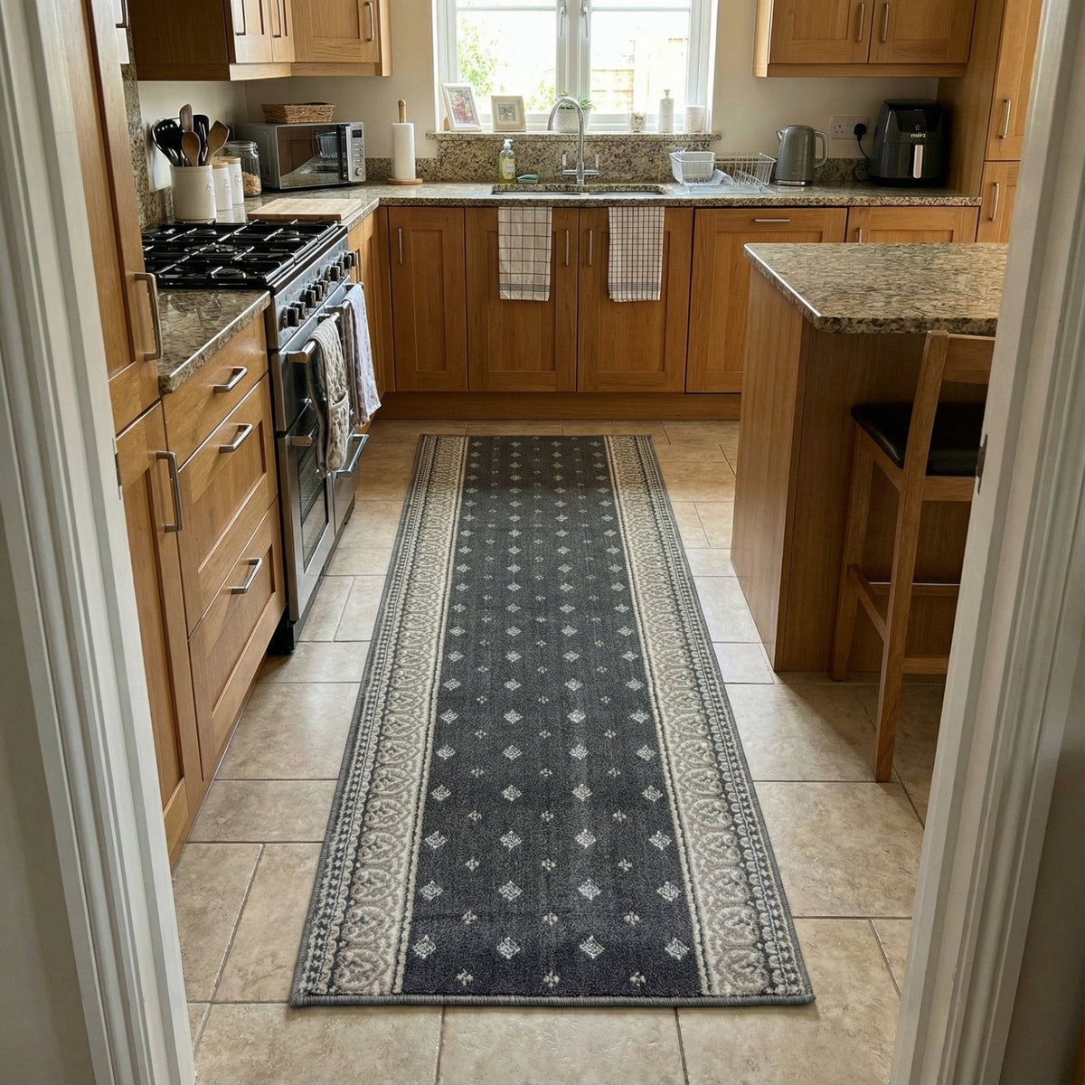 Heirloom Fleur De Lis Abbey Navajo White Kitchen Runner