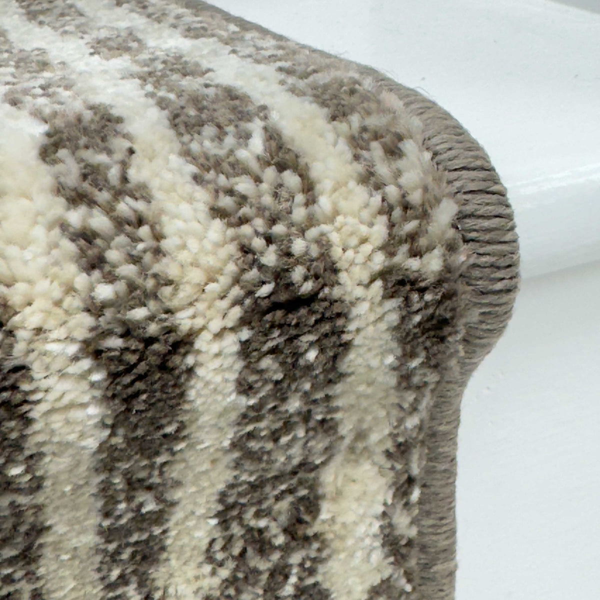 Montville Dylan Latte Alabaster Stair Runner