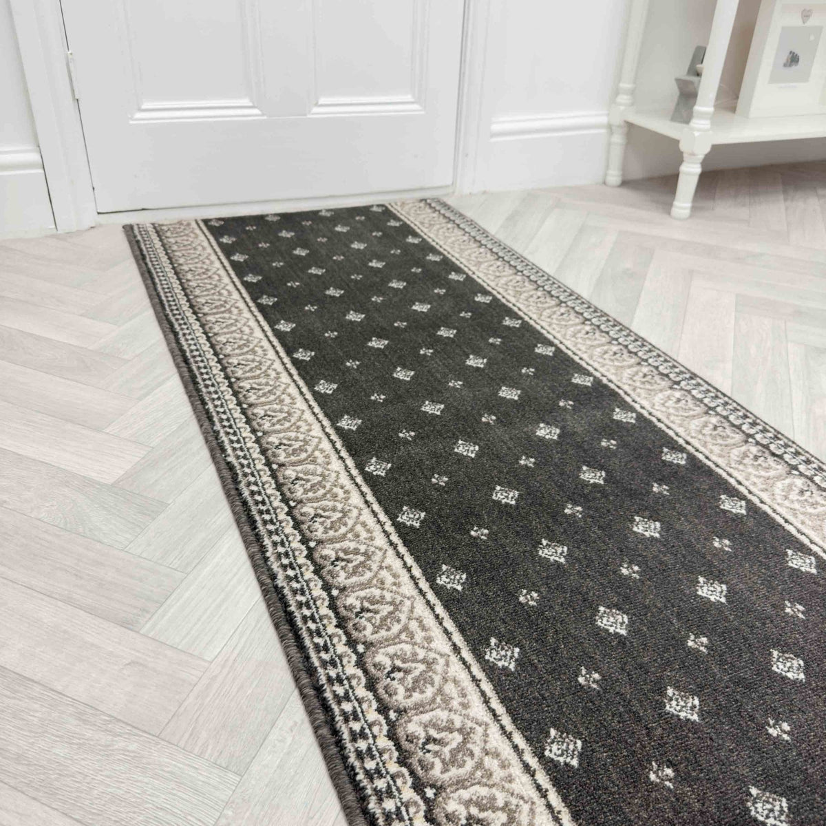 Heirloom Fleur De Lis Abbey Navajo White Hall Runner