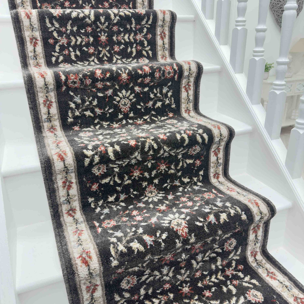 Heirloom Dorothea Abbey Navajo White Stair Runner