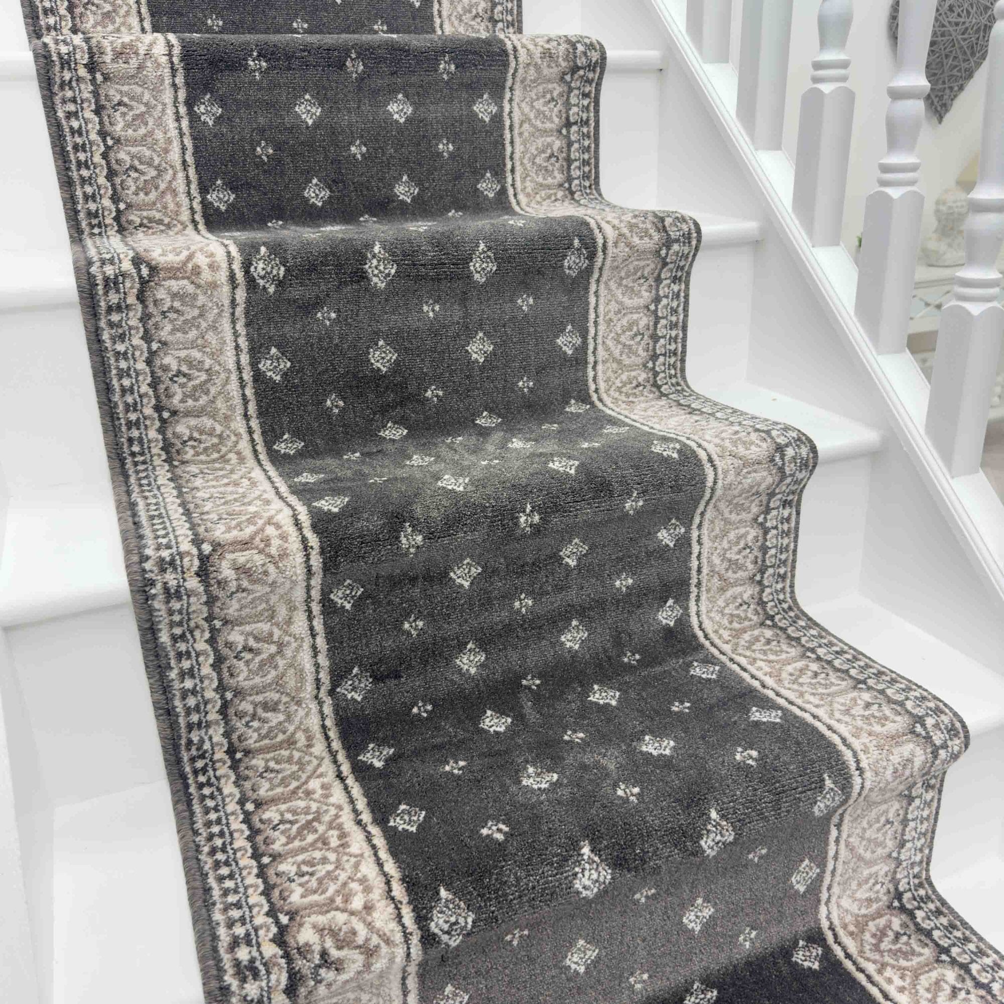 Heirloom Fleur De Lis Abbey Navajo White Stair Runner | Runrug