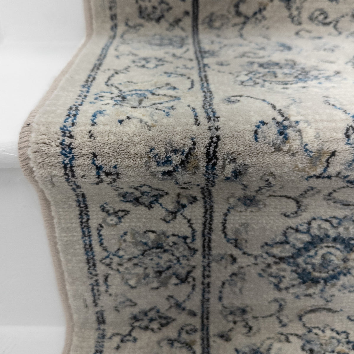 Ancient Garden Cream 57126-6666 Stair Runner
