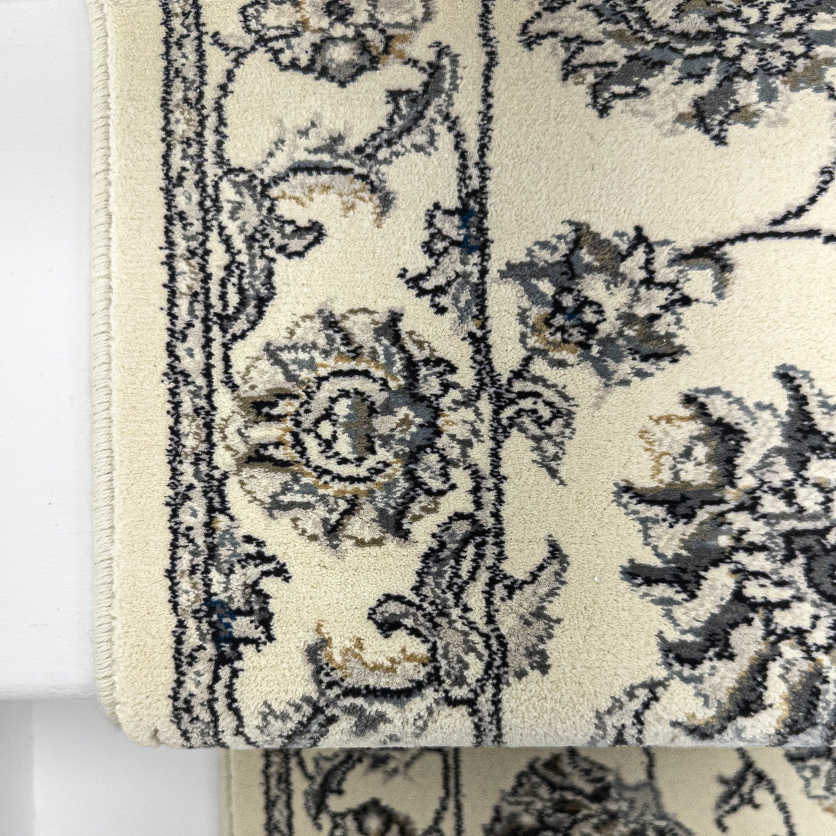 Ancient Garden Ivory/Ivory 57365-6666 Stair Runner