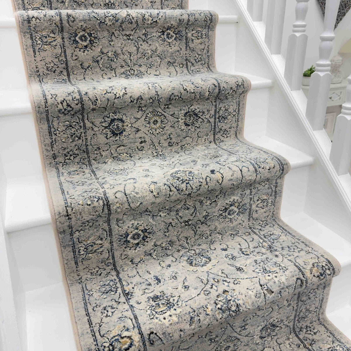 Ancient Garden Silver/Gray 57126-9696 Stair Runner