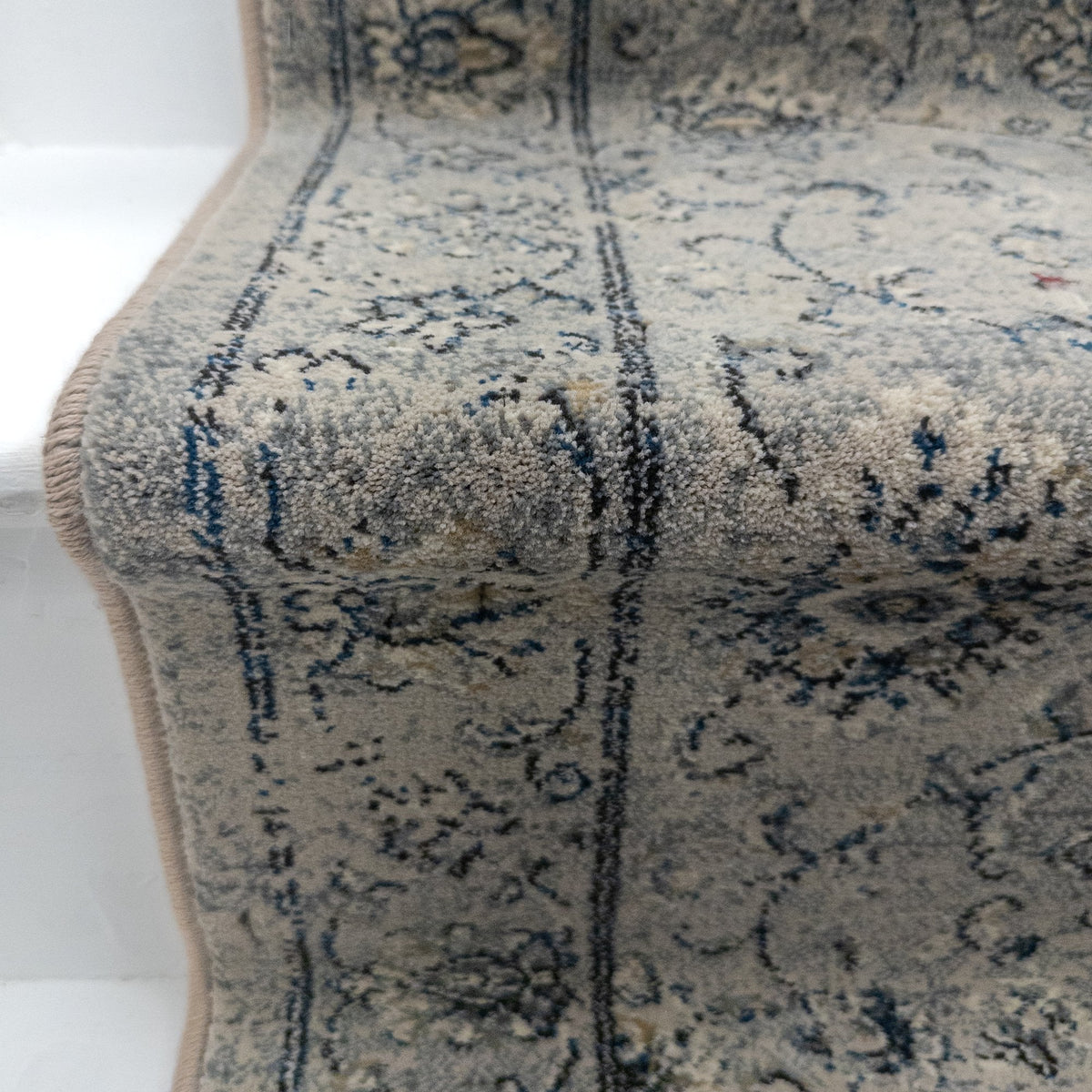 Ancient Garden Silver/Grey 57126-9696 Stair Runner