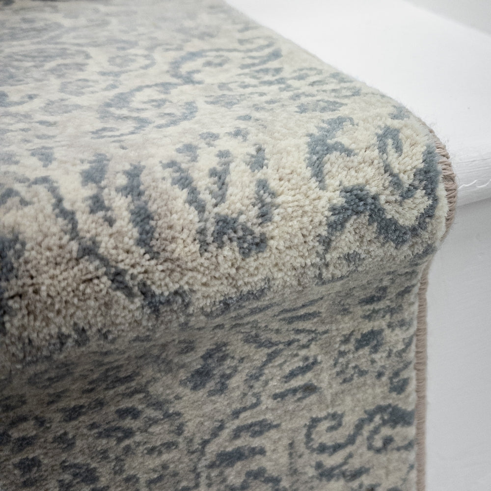Ancient Garden Silver/Gray 57162-9646 Stair Runner
