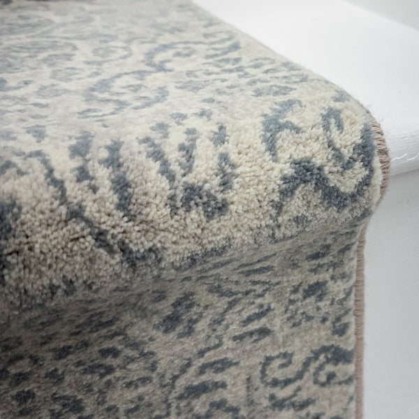 Ancient Garden Silver/Gray 57162-9646 Stair Runner