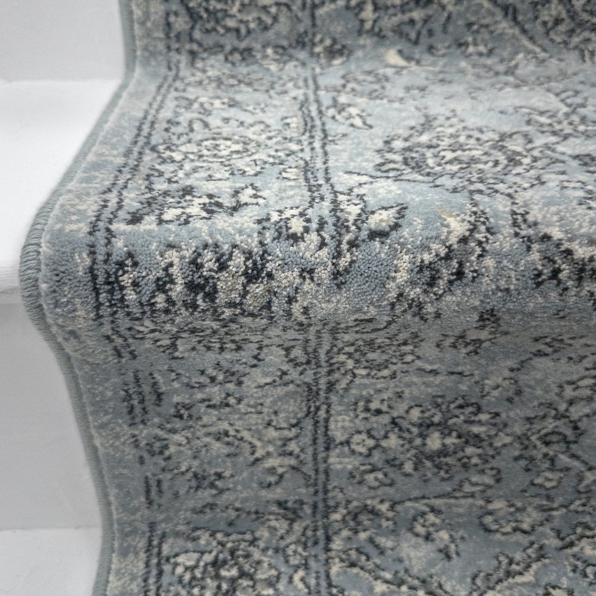 Ancient Garden Steel Blue/Cream 57136-4646 Stair Runner