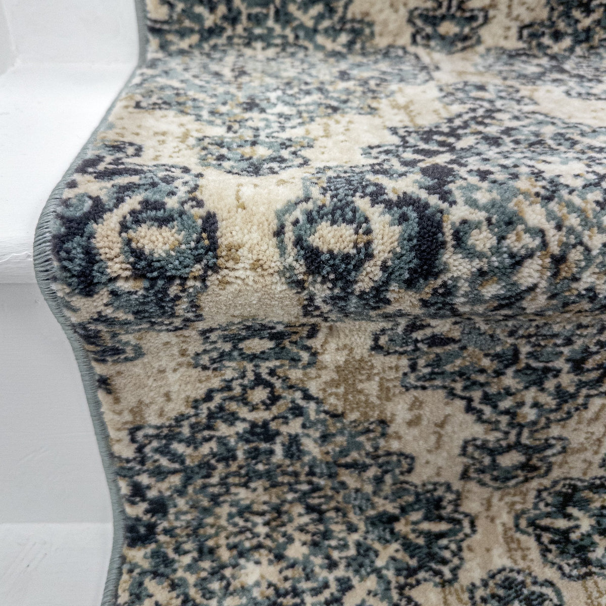 Melody Ivory/Blue 985015-117 Stair Runner