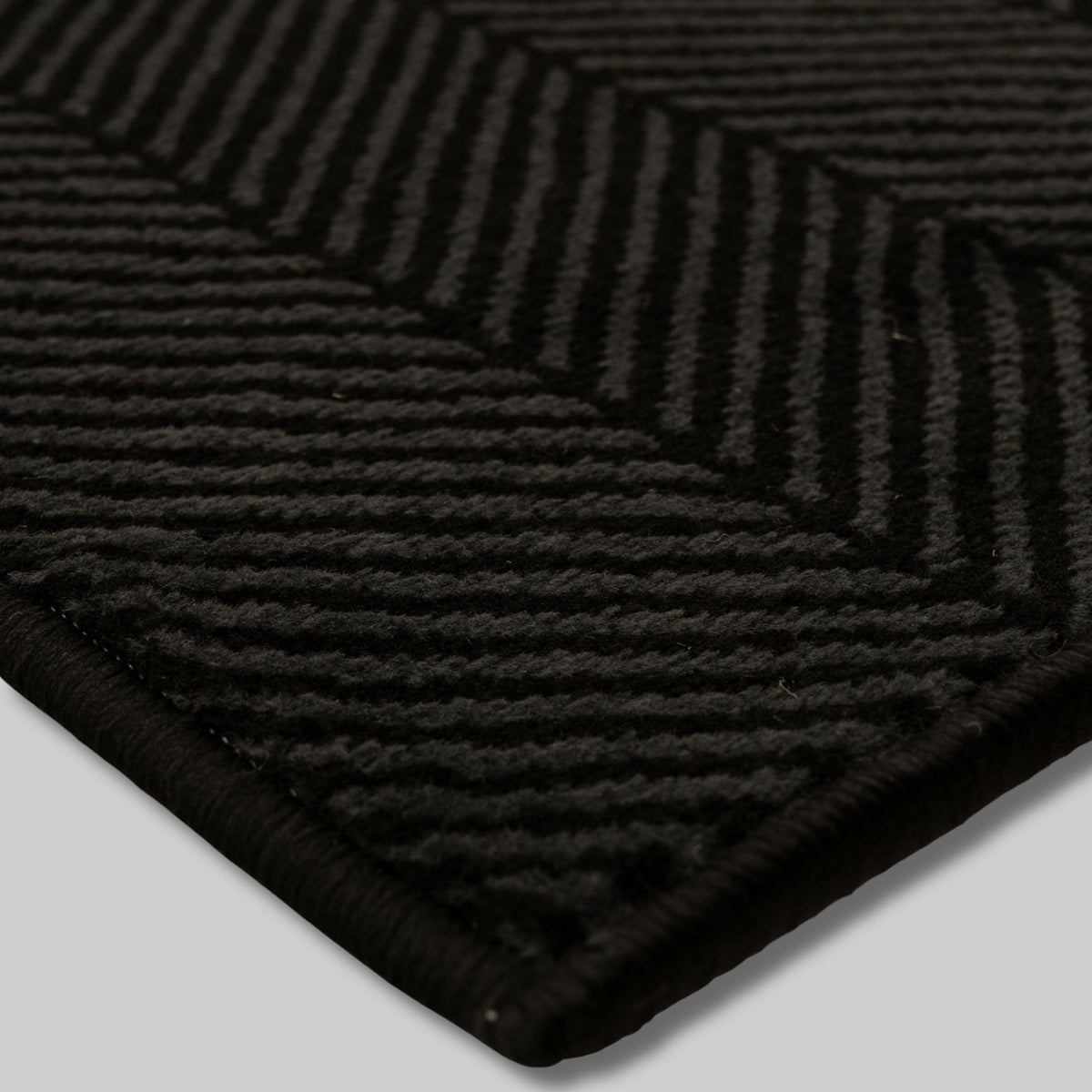 Dancette Black runner close up