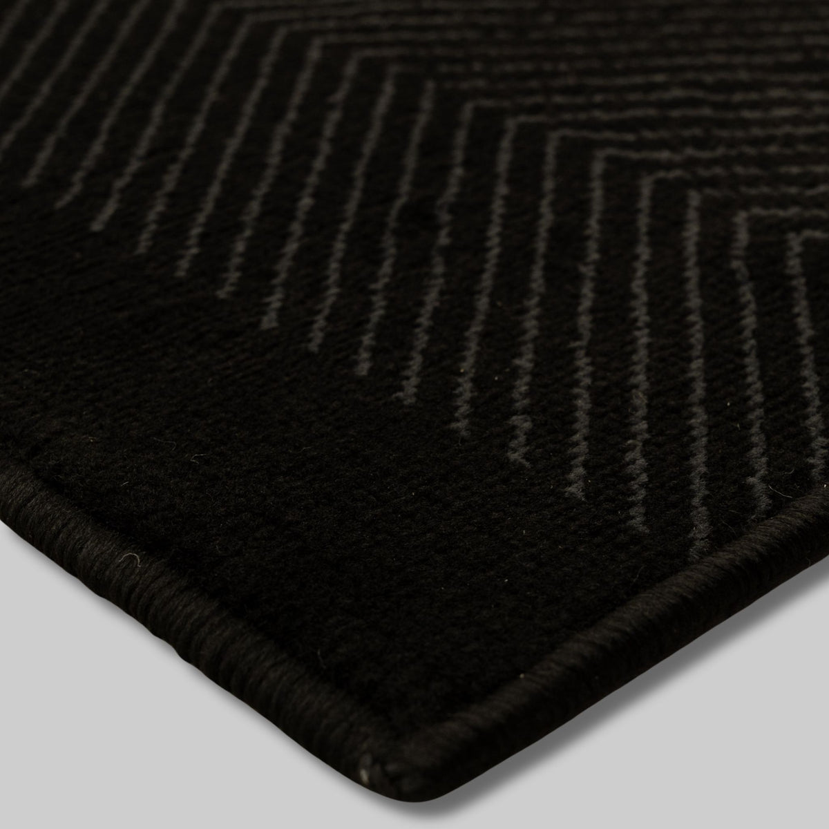 Dancette Border Black runner close up