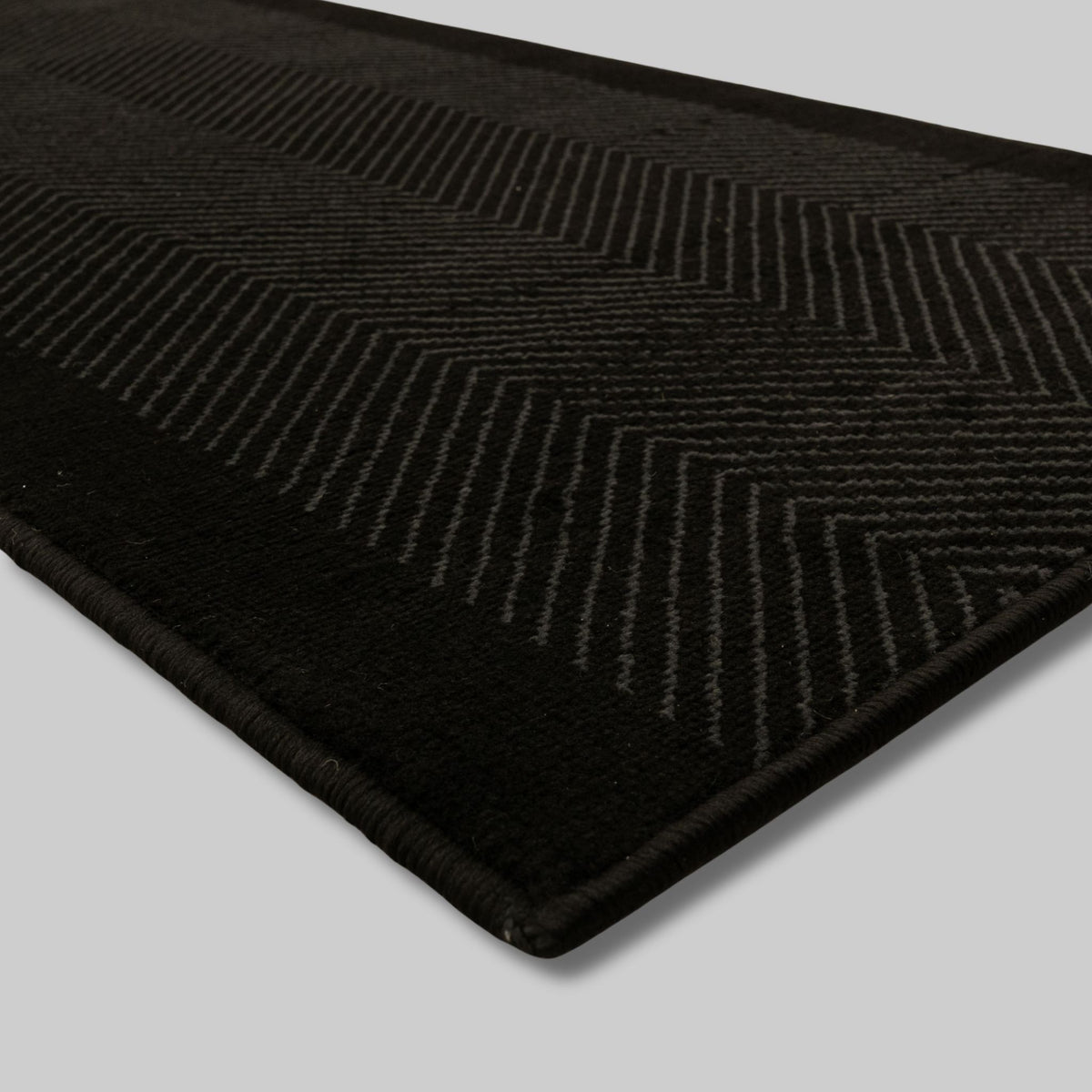 Dancette Border Black runner edge detail