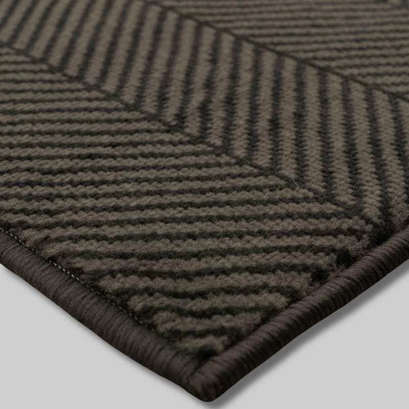 Dancette Dark Grey runner close up