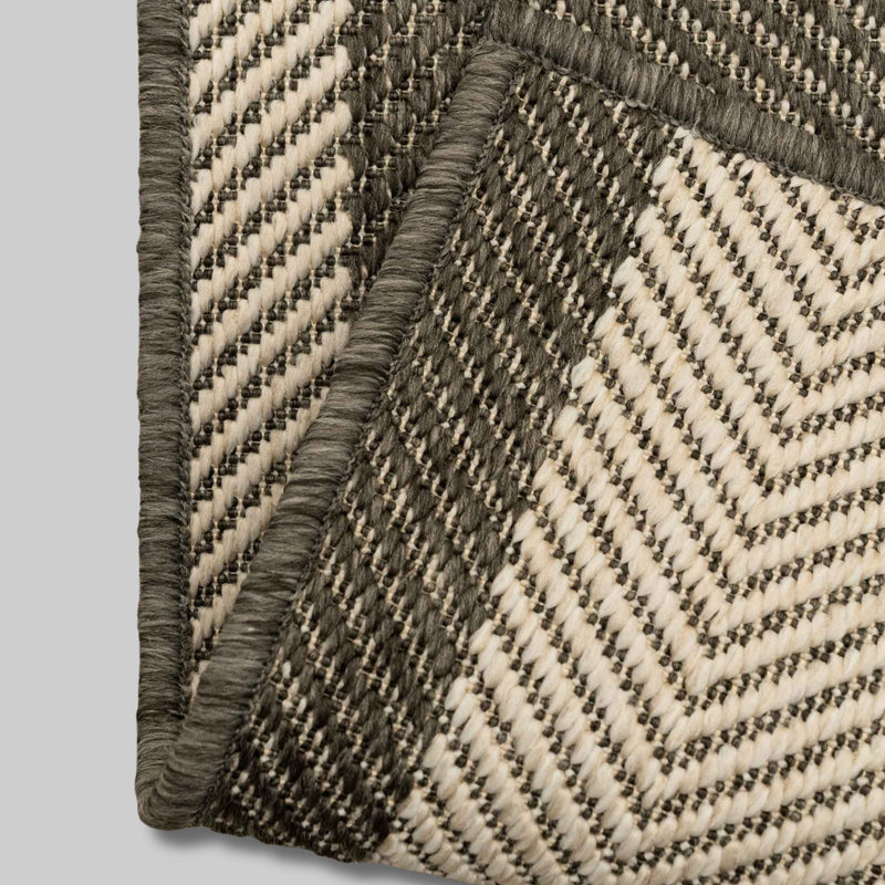 Urban Ridge Border Silver runner backing